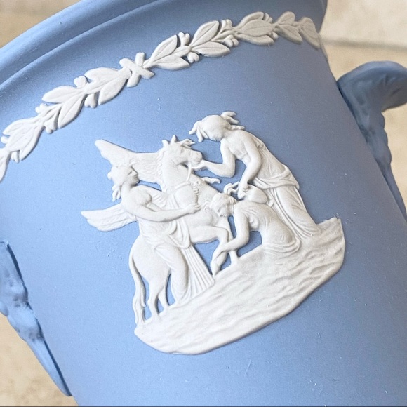 Vintage WEDGWOOD Blue Jasperware Pegasus NeoClassical 6” Vase - Picture 11 of 13
